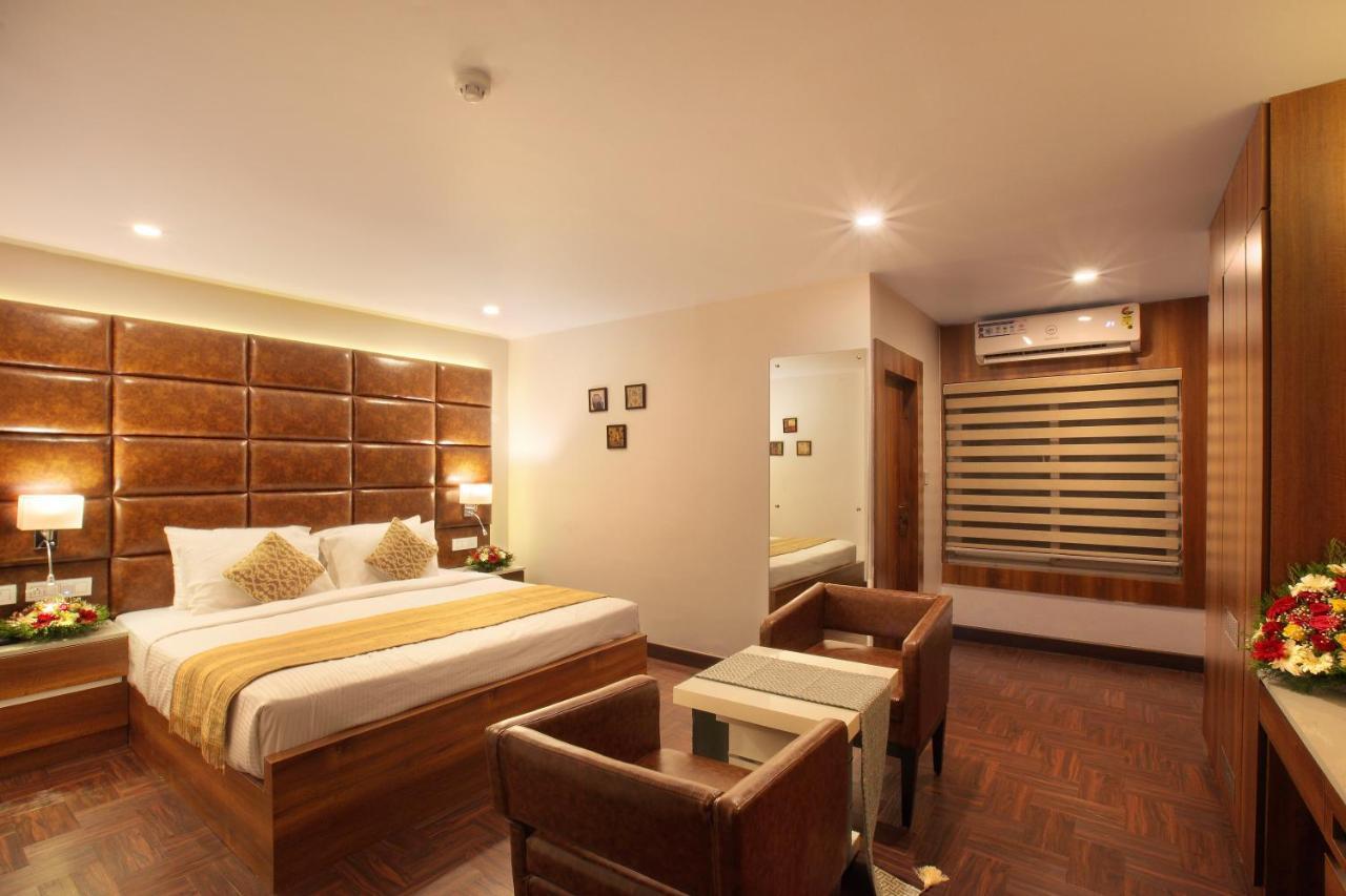 Hotel Kings Empire Kochi Exterior photo
