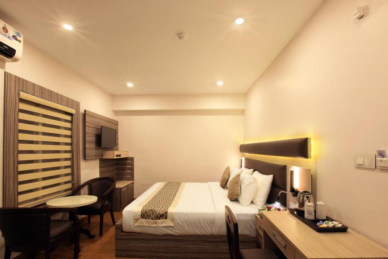 Hotel Kings Empire Kochi Exterior photo