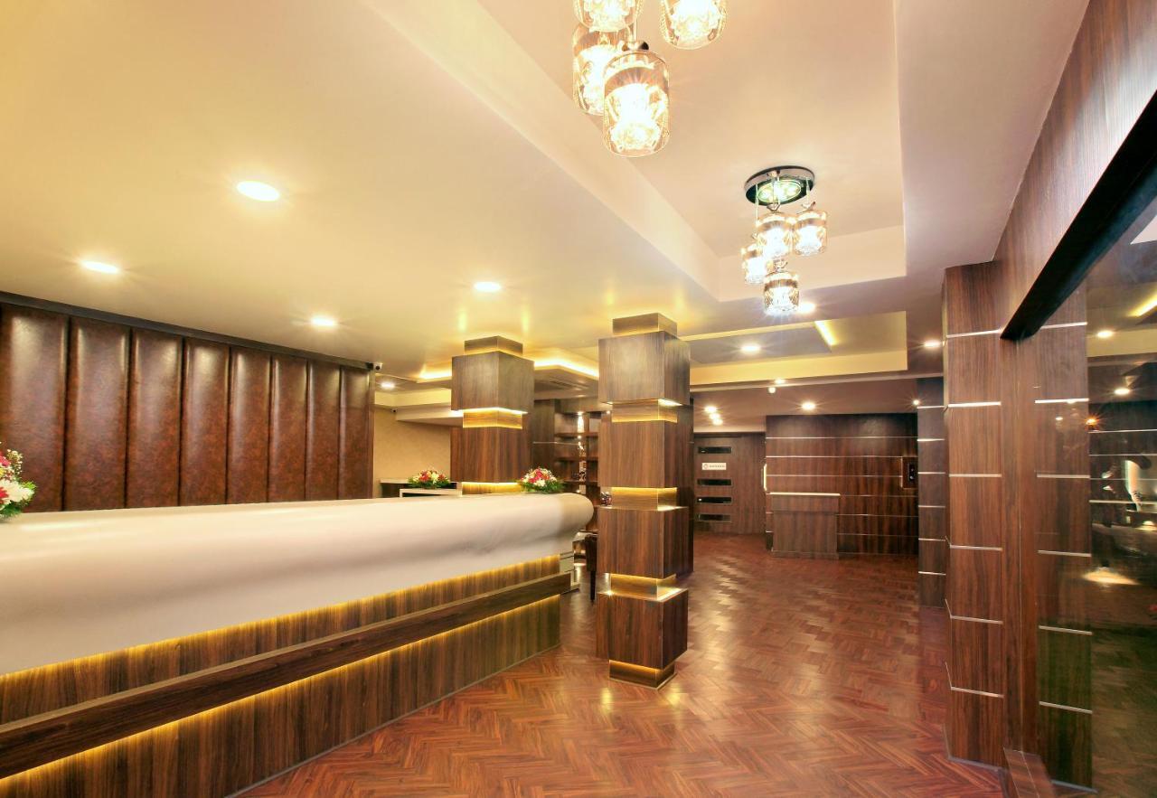 Hotel Kings Empire Kochi Exterior photo