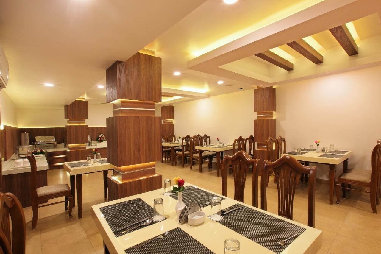 Hotel Kings Empire Kochi Exterior photo