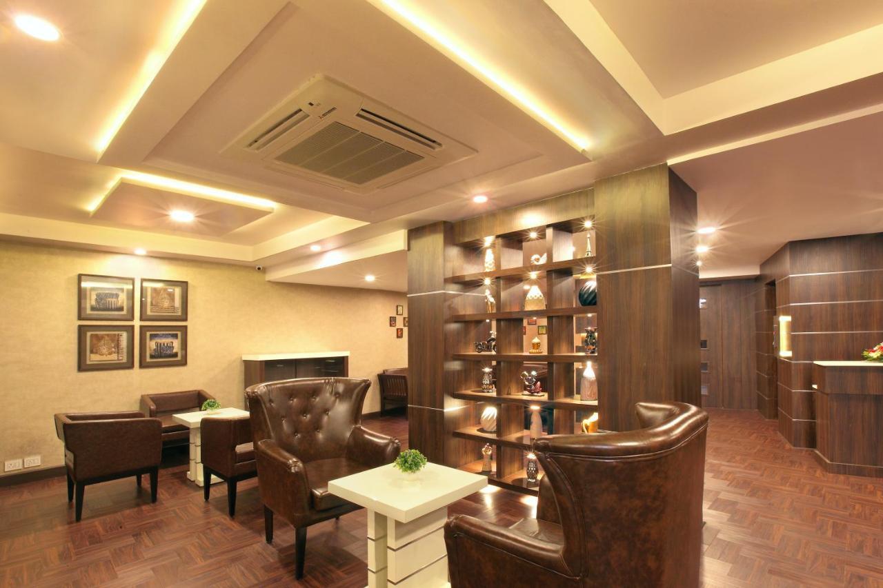 Hotel Kings Empire Kochi Exterior photo
